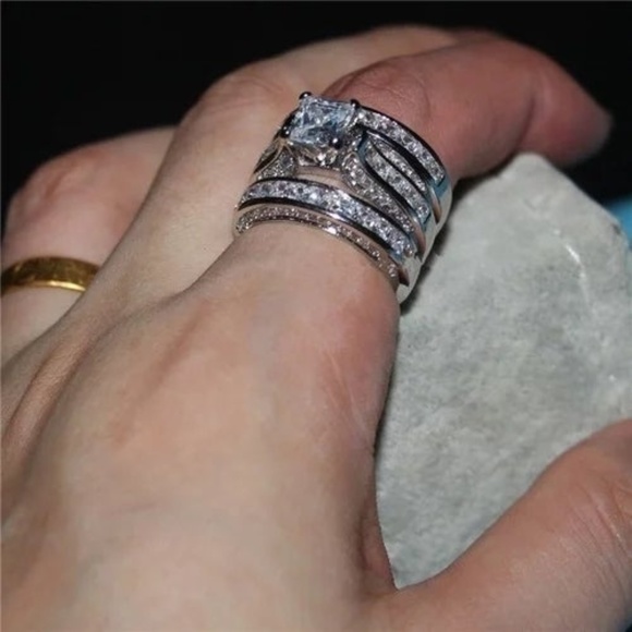 Fabulous engagement set size 10 - Picture 2 of 4